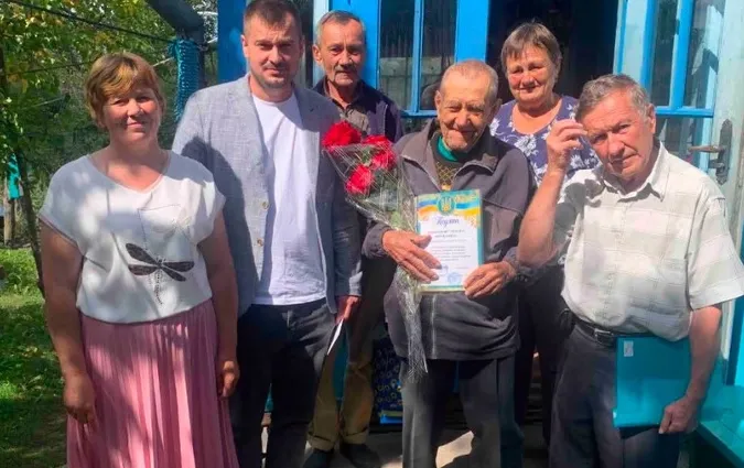 Від економіста до землевпорядника: на Волині 90-річний ювіляр відсвяткував день народження