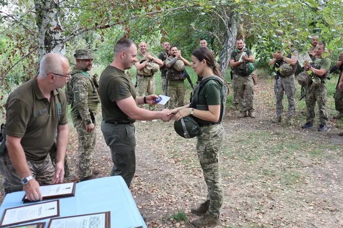 Комбриг волинської ТрО вручив бійцям і бійчиням нагороди (фото)