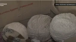 Біля Луцька волонтери в'яжуть нашоломники для військових (відео)