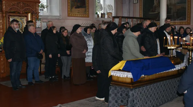 До останнього подиху – за Україну: Рожищенська громада попрощалася з Героєм Сергієм Мандзюком (фото)