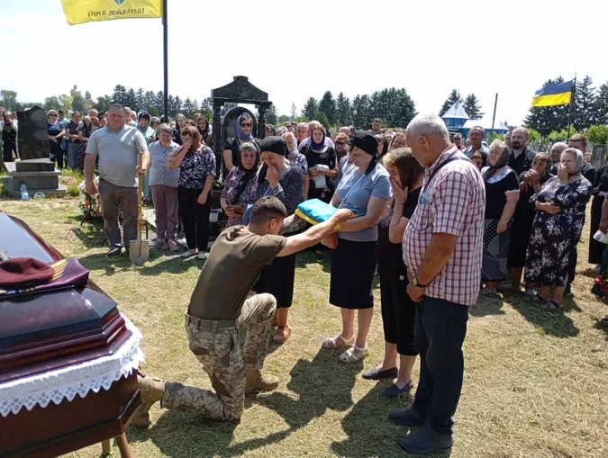 На Волині попрощалися із молодим воїном Михайлом Муковозом (фото)