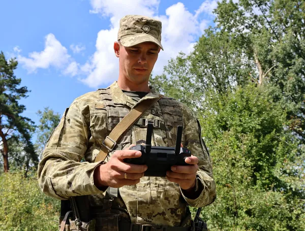 «Яструб» над кордоном: як боєць з Волині вчить побратимів керувати дронами (фото)