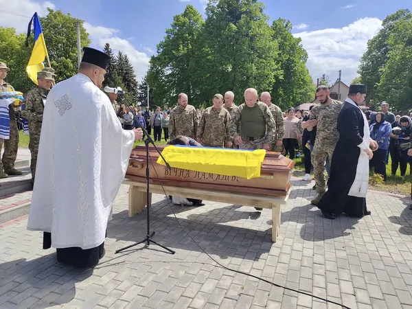 На Волині попрощалися з 26-річним воїном Михайлом Рогою (фото, відео)