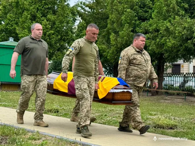 Майже три роки невідомості: на Волині попрощалися з Героєм Олександром Обабком (фото)