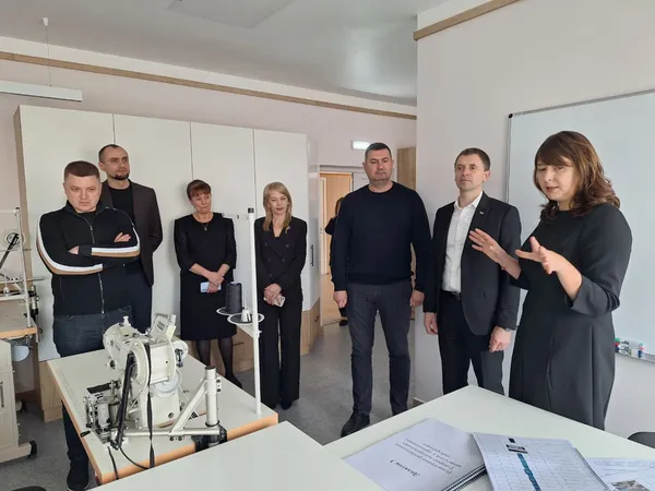 У Луцьку студентів навчатимуть шити жіночу білизну фірми «Жасмін» (фото)