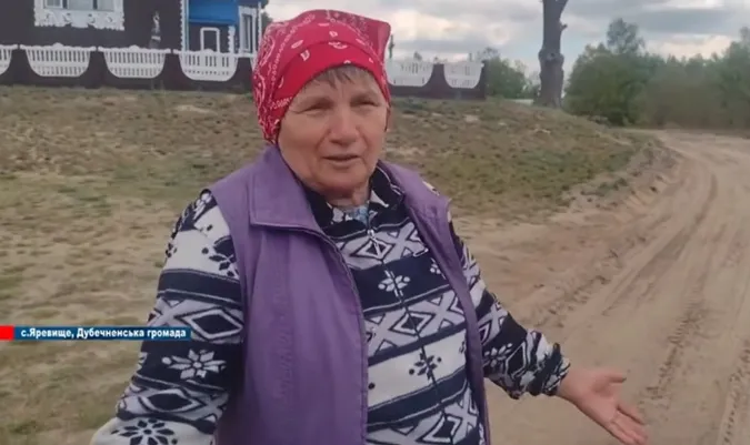 Через підірваний міст на волинському прикордонні люди не можуть виїхати з села (відео)