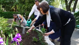 Працівники ЛПЕ змінили "залізяки" на квіти (фото)