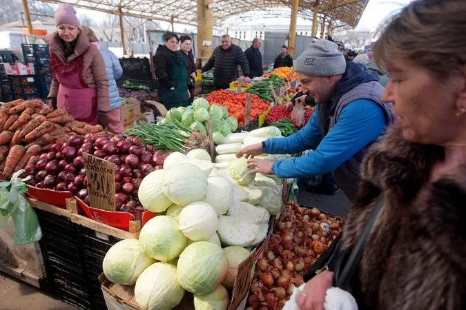 Ціни в Україні знову зростуть: які продукти подорожчають найближчим часом