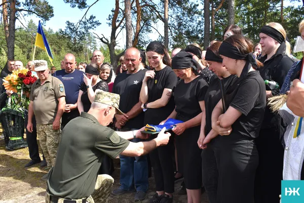 Замість весільного – коровай на похороні: на Волині попрощалися з воїном Володимиром Черевком (фото, відео)