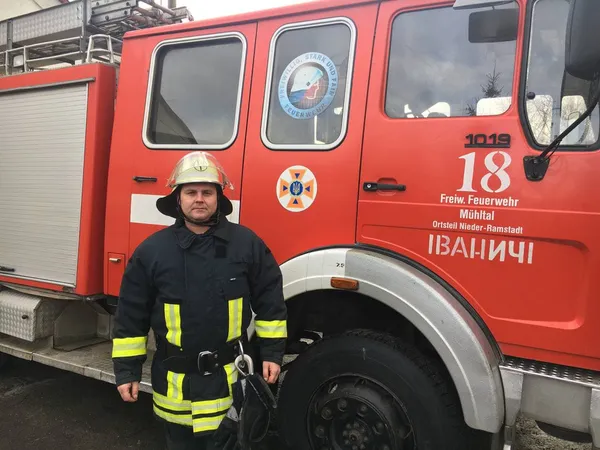 На Волині рятувальник вивів з охопленого пожежею будинку шістьох людей (фото, відео)