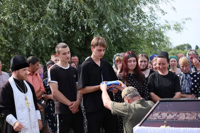 Загинув 8 місяців тому: на Волині попрощалися з воїном Анатолієм Янчуком (фото)