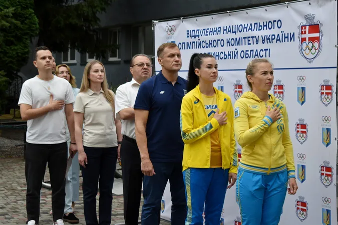 У Луцьку урочисто підняли Олімпійський прапор (фото)