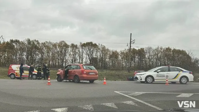 Після зіткнення авто злетіло в кювет: біля Луцька – ДТП з постраждалими (фото)