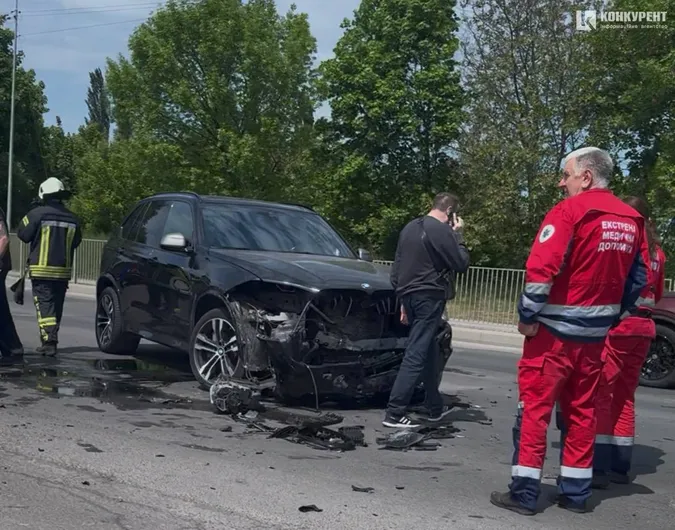У Луцьку біля «Кромберга» – сильна автотроща (відео)