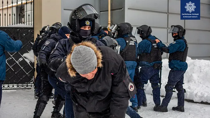 Сніг не завадив: у Луцьку «силовики» влаштували спільні навчання (фото)