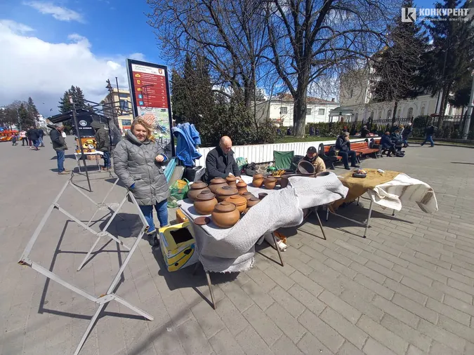 У центрі Луцька стартував Великодній ярмарок (фото)