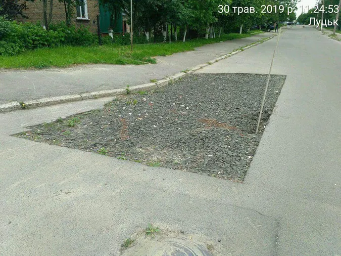 Нема сенсу: «Луцьктепло» пояснило, чому не відновило дорогу після ремонту