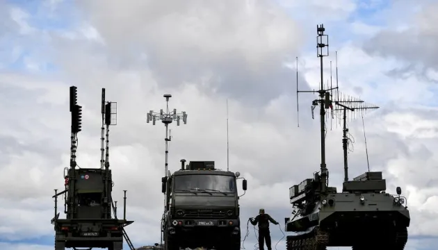 Білорусь на кордоні з Україною розгортає додаткові комплекси РЕБ, – Генштаб (відео)