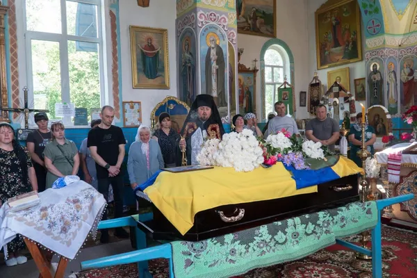 Жив у Рожищі, поховали на Житомирщині: в останню путь провели воїна Віталія Чижевського (фото)