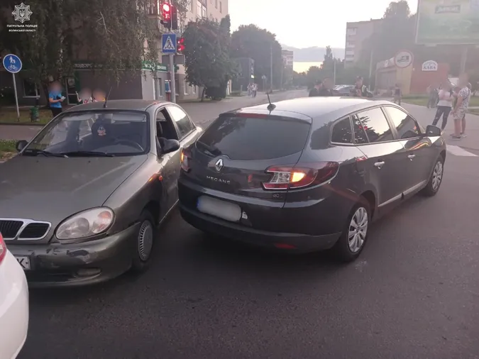 В крові – 2,17 проміле: у Луцьку п'яний як чіп на «ланосі» влетів у «рено» (фото)