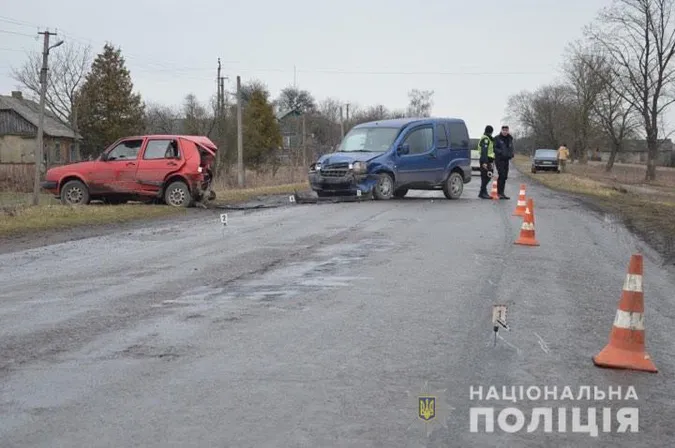 На Волині зіткнулися два автомобілі: водій та пасажир – в лікарні