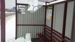 Вандали потрощили на Волині новеньку зупинку