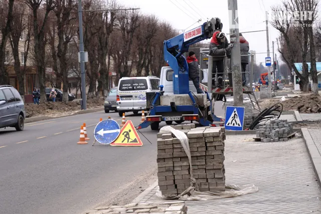 Війна війною, а ремонт за розкладом: що коїться на проспекті Волі у Луцьку (фото)
