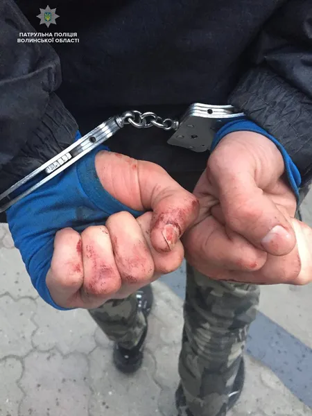 Крадіжка з тубдиспансеру, пістолет та грабіж: «гаряча» ніч у Луцьку (фото)