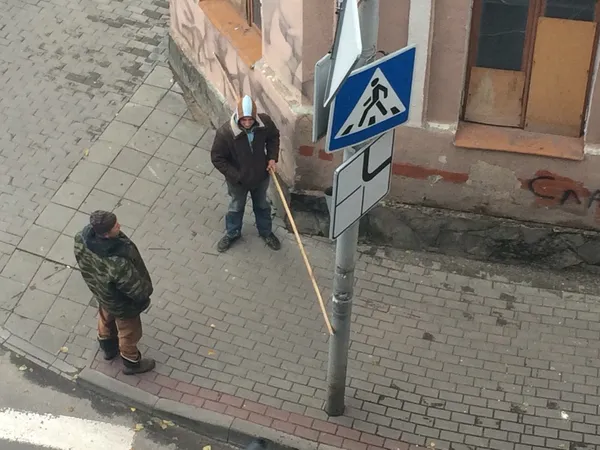 З будинку в центрі Луцька посипалася цегла (фото, відео)