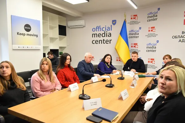 У Луцьку заступник начальника ОВА Шкітер зустрівся з матерями та дружинами військових (фото)