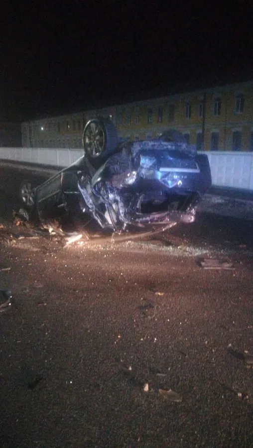 Взяла в батьків покататися: у Володимирі біля військової частини перекинулося авто (фото, оновлено)