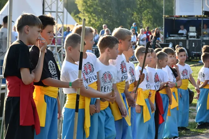 «Дух незламних»: як на фестивалі під Луцьком збирали на бригаду «Любарт» (фото)
