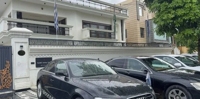 В Індії чоловік створив посольства неіснуючих країн