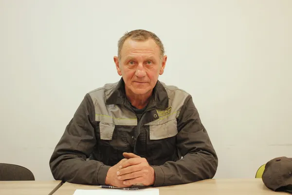 «Все, що зробили люди, можна полагодити»: розмова з механіком, який вирощує квіти *