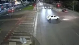 Летів на шаленій швидкості: момент жахливої смертельної аварії у Луцьку на Соборності (відео)