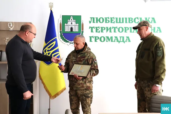 На Волині ветерану вручили відзнаку «Золотий тризуб» (фото)