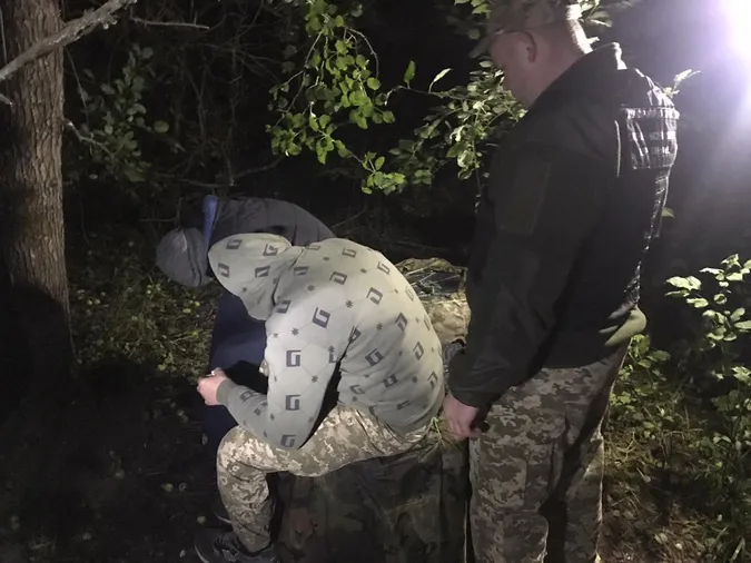 За кордон в гідрокостюмі: на Волині упіймали контрабандистів