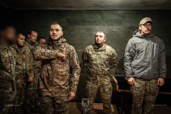 Бійці луцького «Любарта» отримали нагороди від командира «Азову» Дениса Прокопенка (фото)