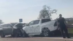 На трасі Луцьк – Львів лоб у лоб зіткнулися два авто: одного з водіїв госпіталізували (відео)