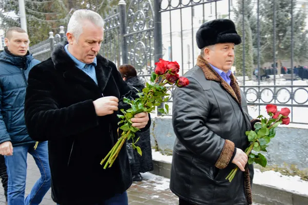 Рано прийшли «радикали» з обласної ради Юрій Ройко та Анатолій Грицюк