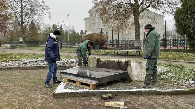 В Нововолинську демонтували пам’ятний знак оборонцям другого укріпрайону