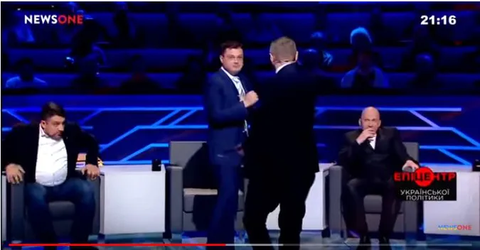 В прямому ефірі нардеп -«радикал» з матюками та палицею накинувся на політолога (ВІДЕО)