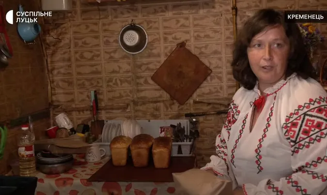 Хліб купують усім селом: родина на Волині продає випічку за донати (відео)