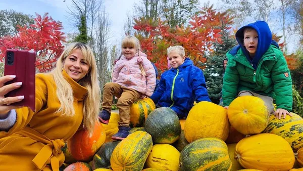 Наварили 50 літрів гарбузової каші: як пройшло «Свято гарбуза» у Луцькому зоопарку (фото)
