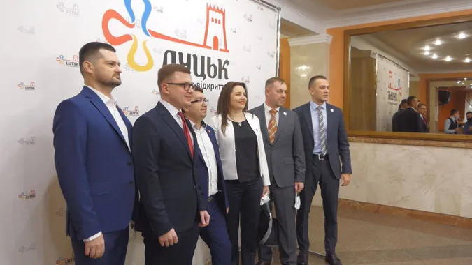 Вручили депутатські мандати. «СВІДОМІ» розповіли про свої перші п'ять кроків у Луцькраді
