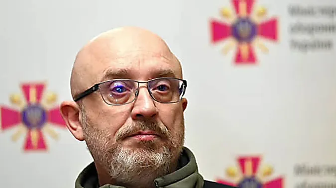 Скандал із куртками: Ткач радить Резнікову укладати не парі, а договори про закупівлі по ринкових цінах