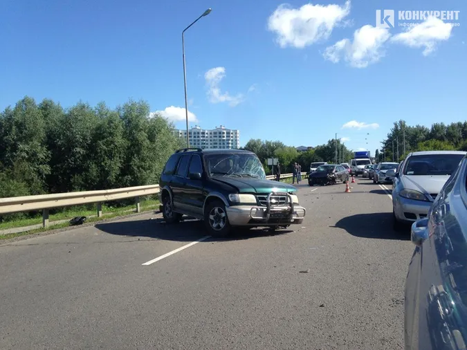 У Рованцях – аварія: потовчені чотири автівки (відео, фото, оновлено)
