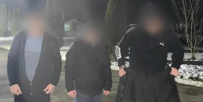 На кордоні з Угорщиною з Тиси «виловили» замерзлих волинянина і закарпатців (відео)
