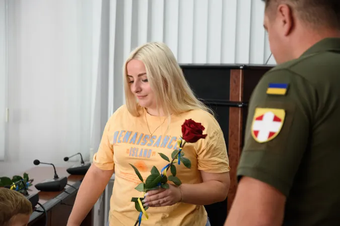 У Луцьку рідним загиблих воїнів вручили їхні ордени (фото)
