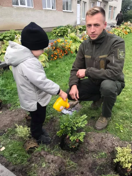 Маленькі волиняни озеленювали територію дитячого садочка (фото)